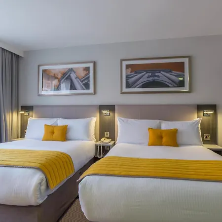 Отель Maldron Pearse Street 4*