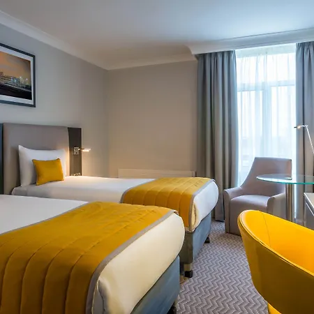 Отель Maldron Pearse Street 4*