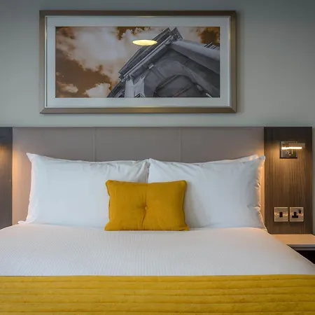 Отель Maldron Pearse Street