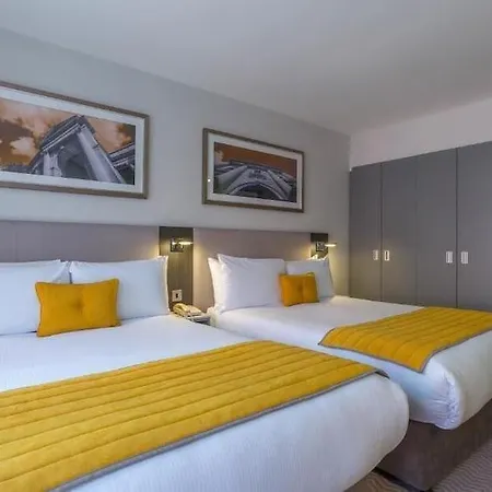 Maldron Pearse Street Szálloda 4*