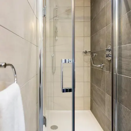 Szálloda Maldron Pearse Street 4*