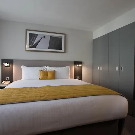 Maldron Pearse Street 4* 더블린