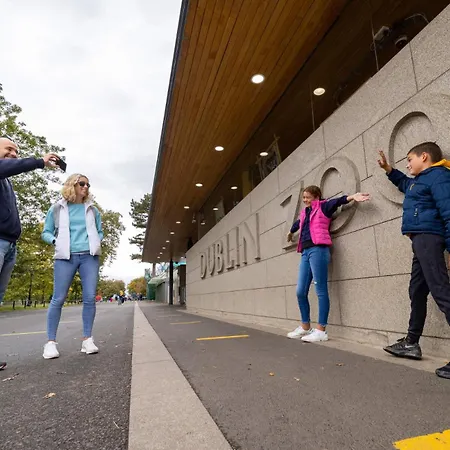 מלון Maldron Pearse Street 4*