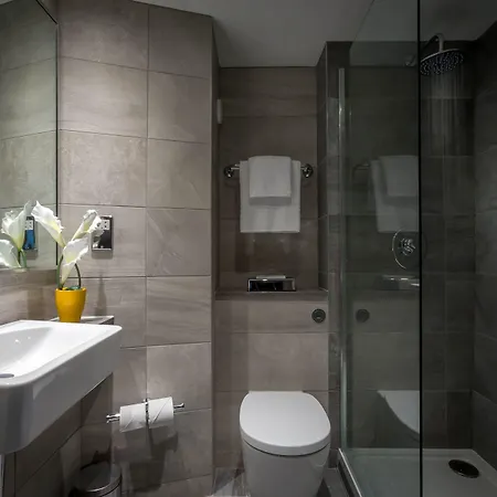 Maldron Pearse Street 4* 더블린