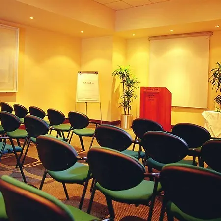 호텔 Maldron Pearse Street 4*