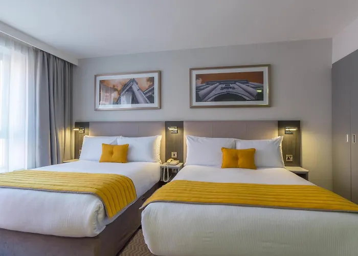 Отель Maldron Pearse Street 4*