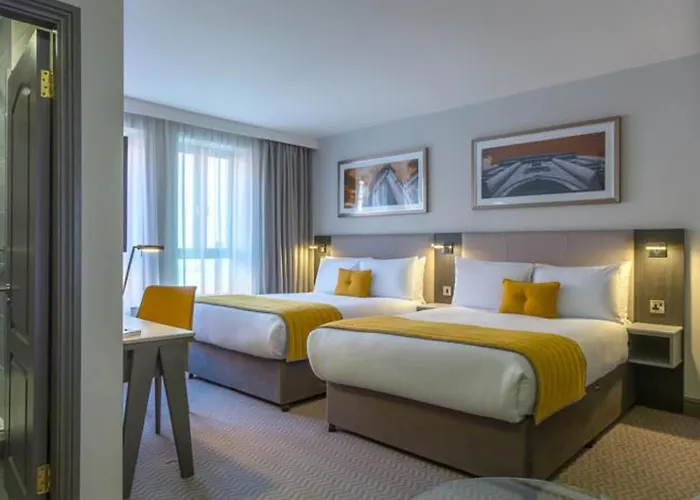 Отель Maldron Pearse Street 4*