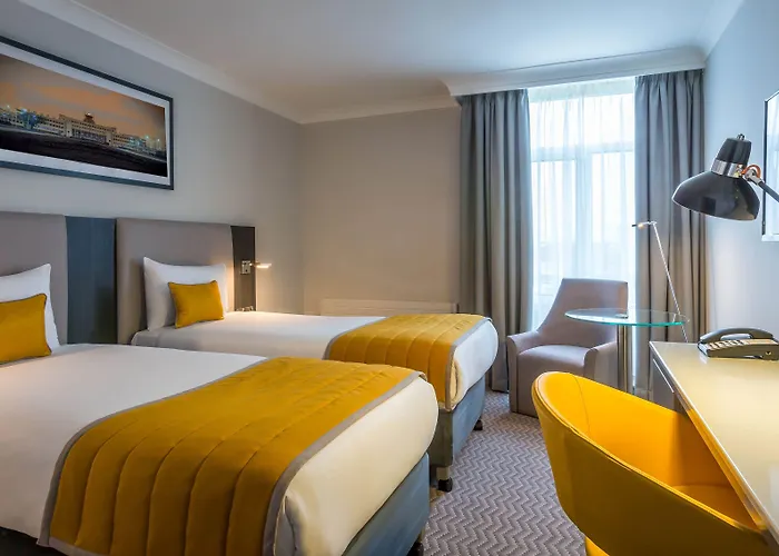 Отель Maldron Pearse Street 4*