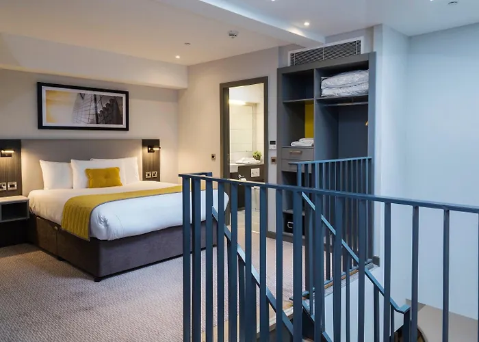 Отель Maldron Pearse Street 4*